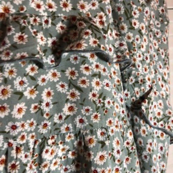 Simplee  Green with Daisy Print Spaghetti Strap 2 Tier Ruffle Sundress - Picture 7 of 8